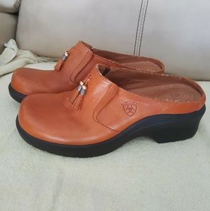 Size 9B Ariat clogs/mules